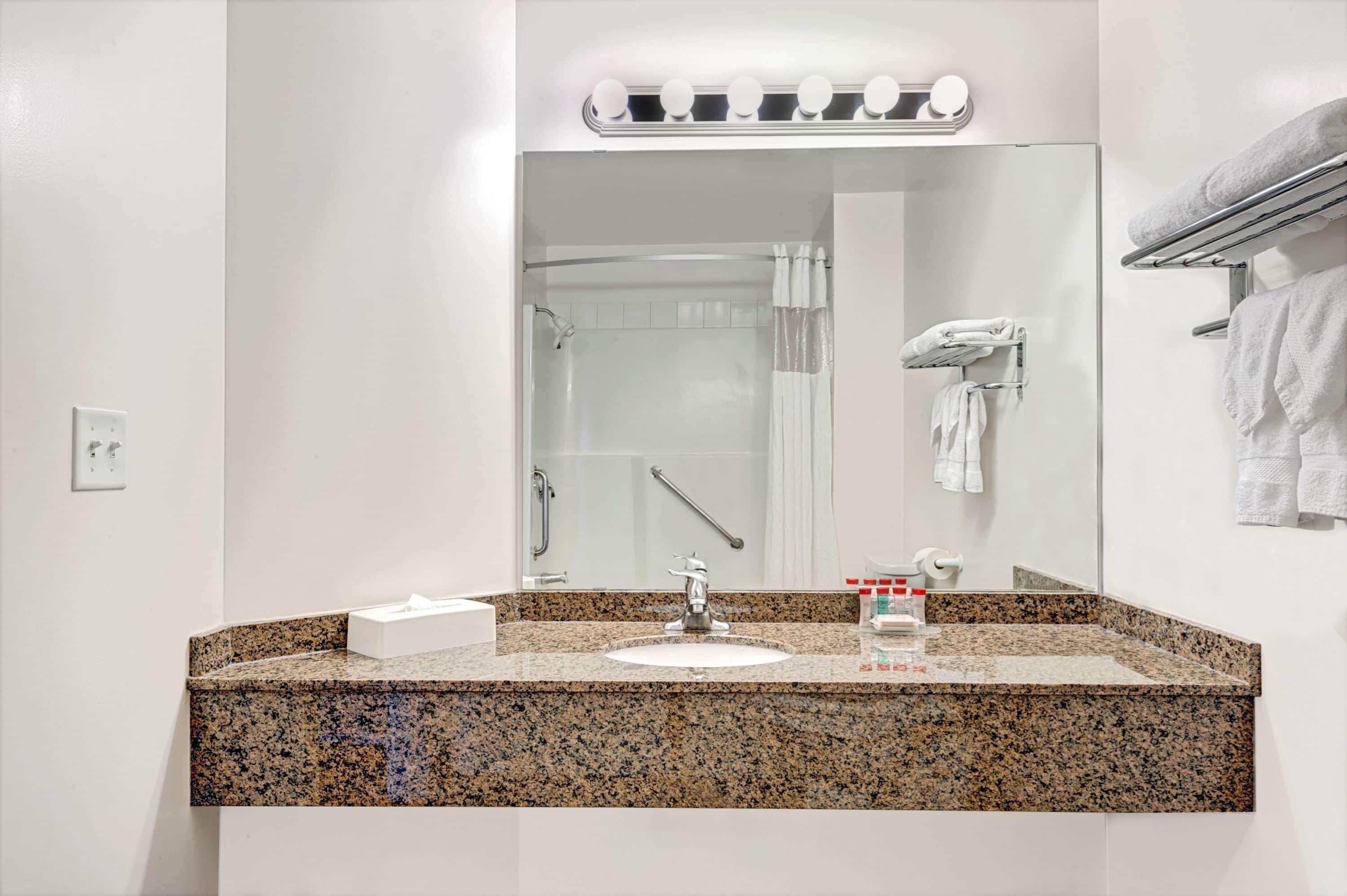 לדוק Quality Inn & Suites Edmonton International Airport מראה חיצוני תמונה