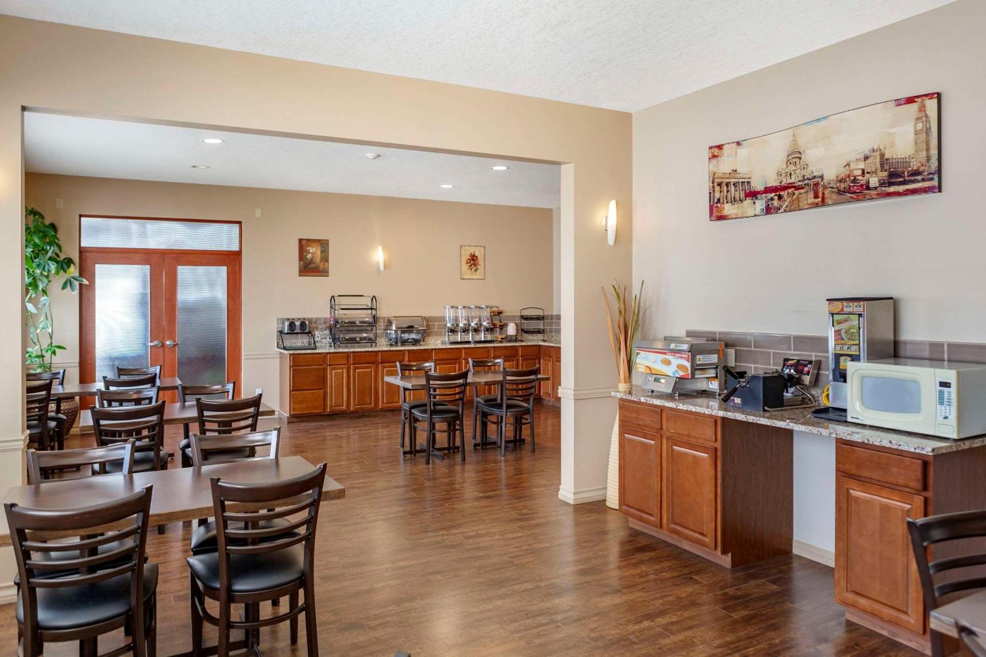 לדוק Quality Inn & Suites Edmonton International Airport מראה חיצוני תמונה