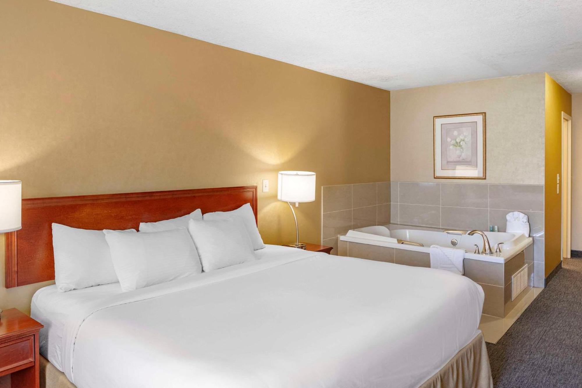 לדוק Quality Inn & Suites Edmonton International Airport מראה חיצוני תמונה