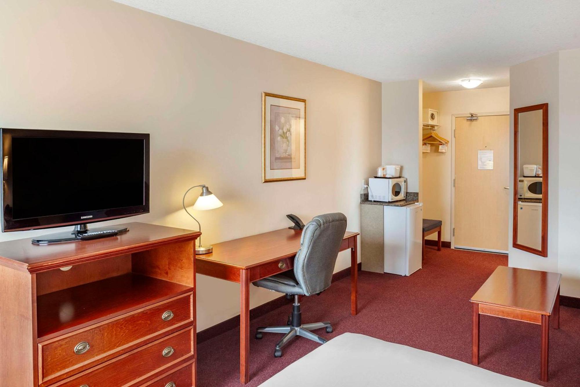 לדוק Quality Inn & Suites Edmonton International Airport מראה חיצוני תמונה