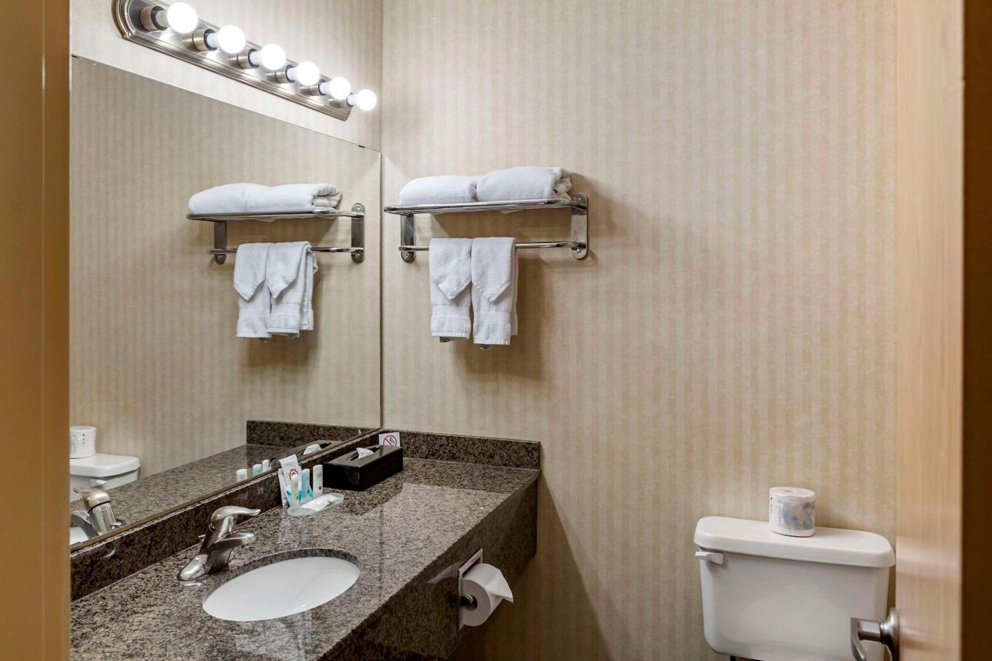 לדוק Quality Inn & Suites Edmonton International Airport מראה חיצוני תמונה