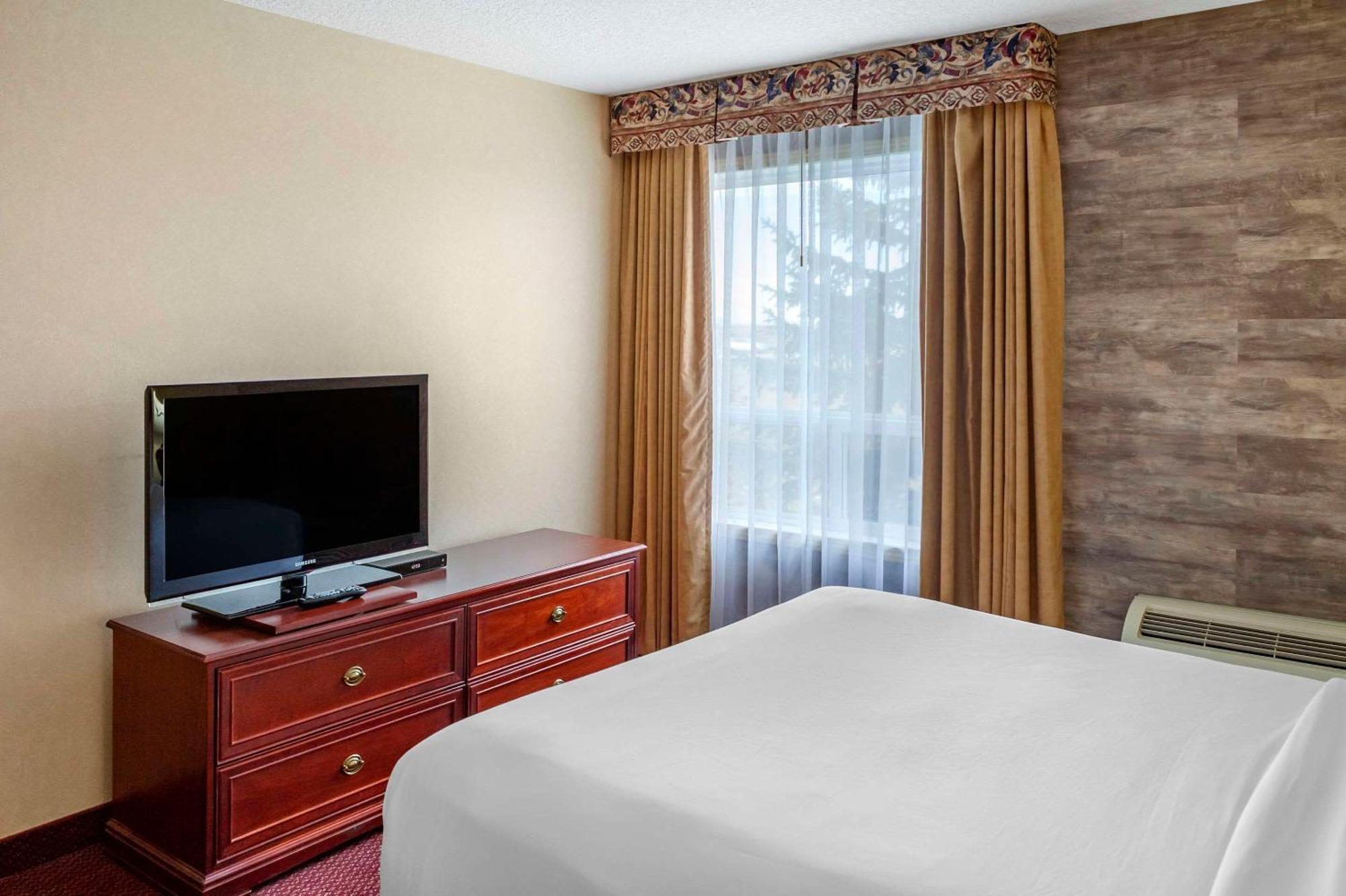 לדוק Quality Inn & Suites Edmonton International Airport מראה חיצוני תמונה
