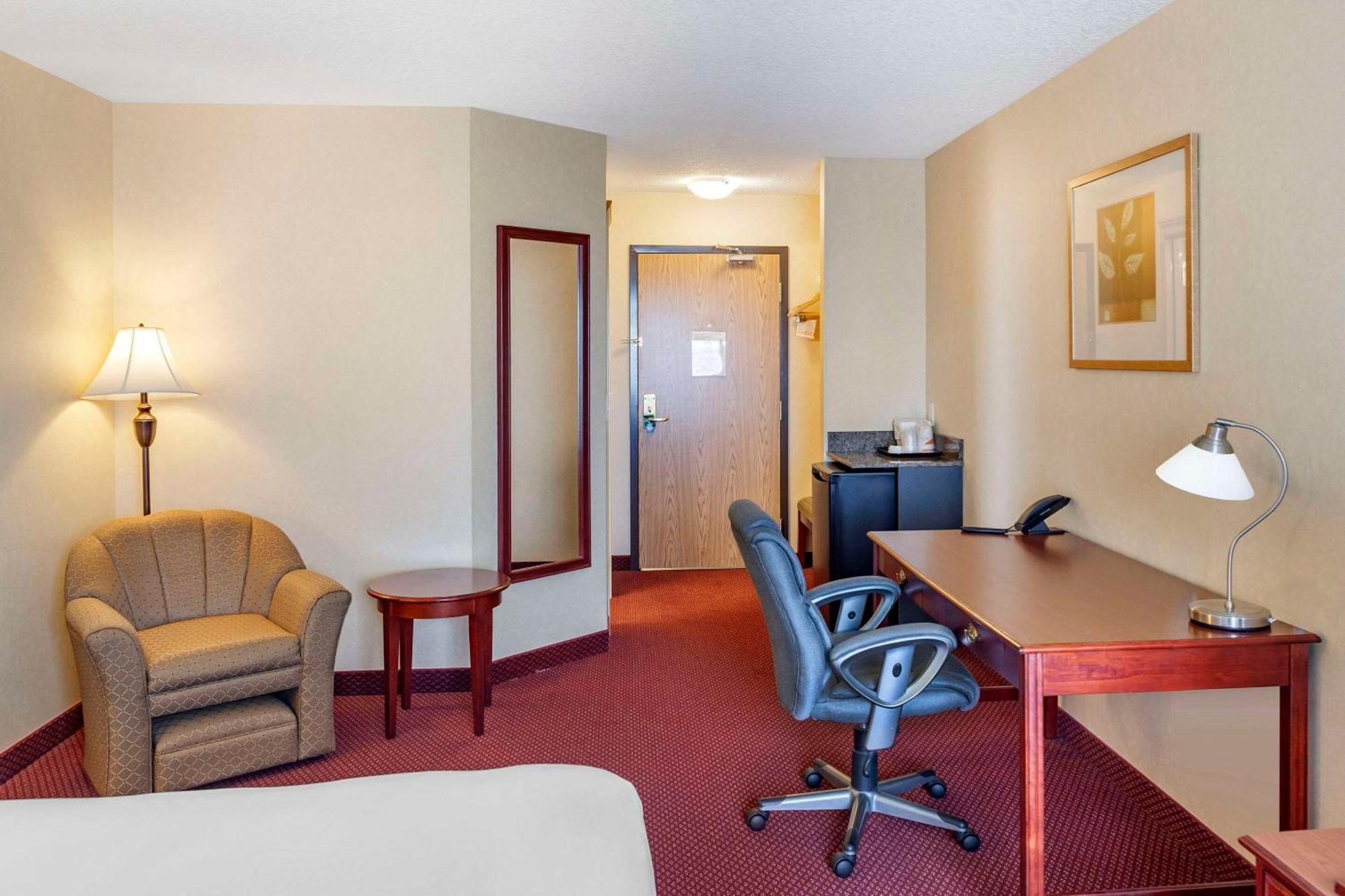 לדוק Quality Inn & Suites Edmonton International Airport מראה חיצוני תמונה