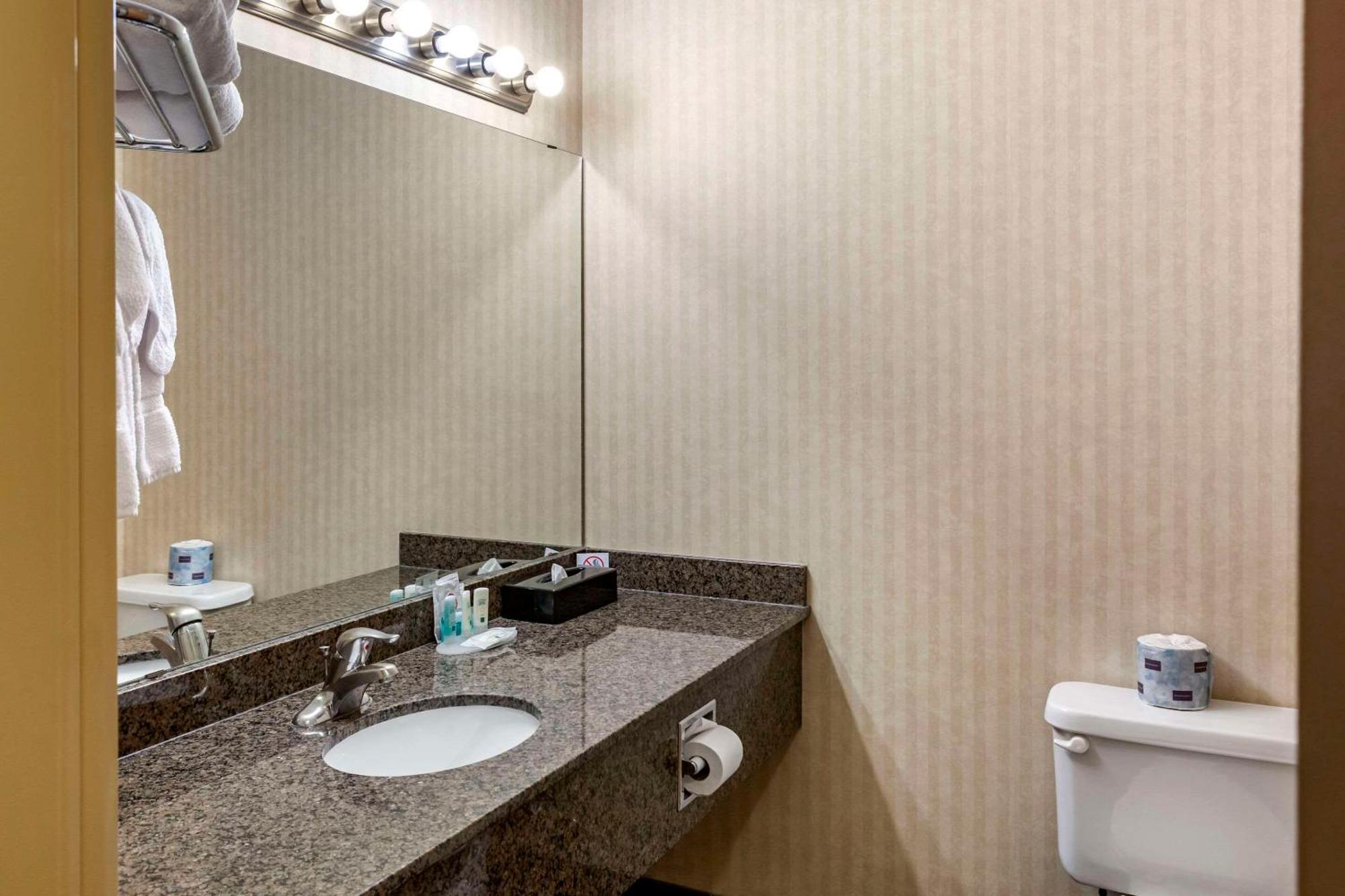 לדוק Quality Inn & Suites Edmonton International Airport מראה חיצוני תמונה