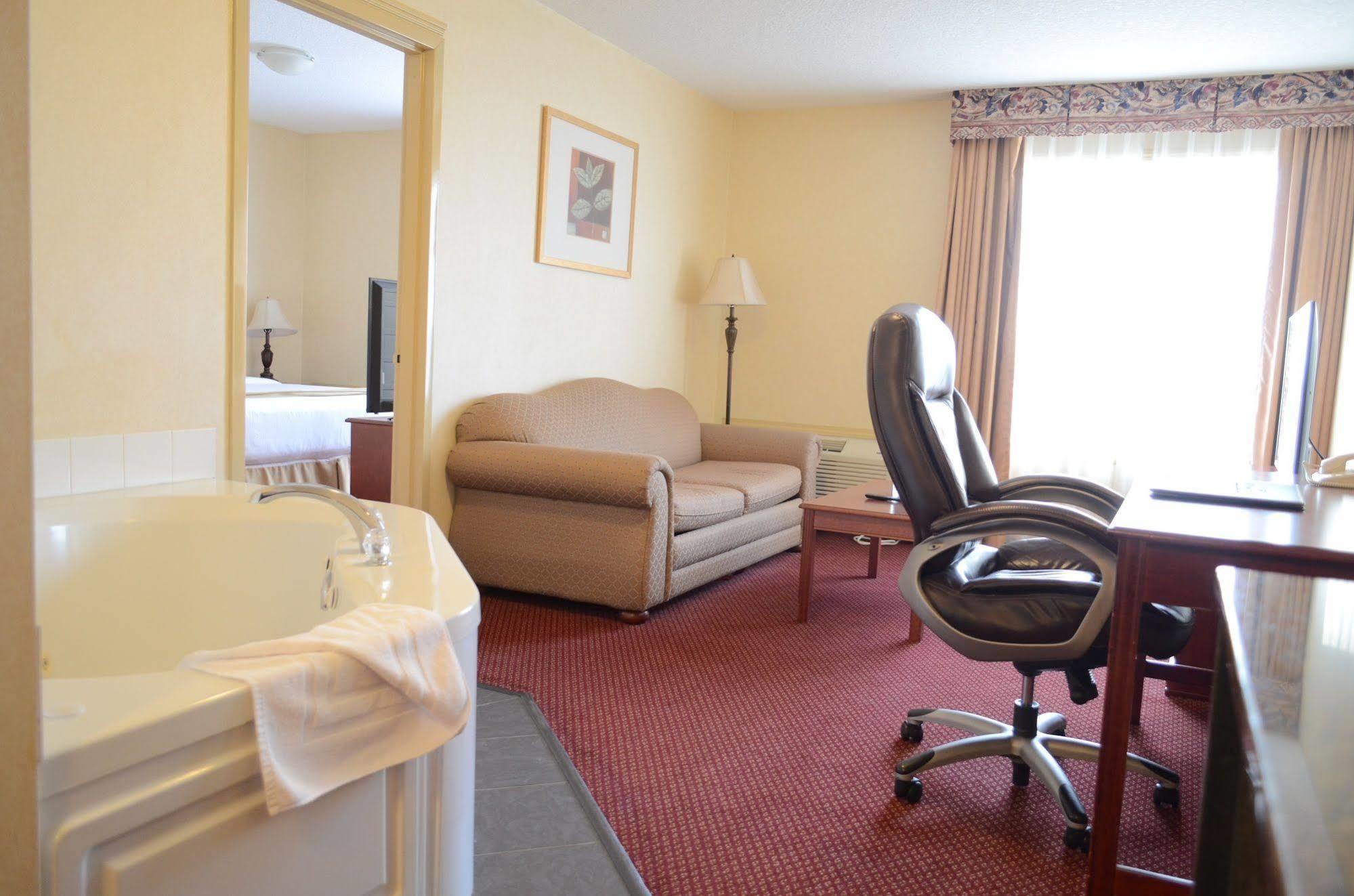 לדוק Quality Inn & Suites Edmonton International Airport מראה חיצוני תמונה
